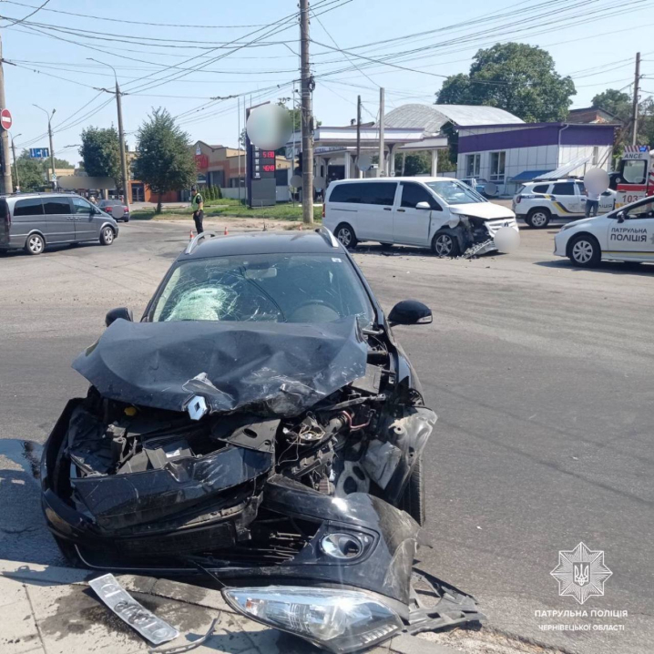 На Січових Стрільців у Чернівцях сталася аварія: є потерпілі