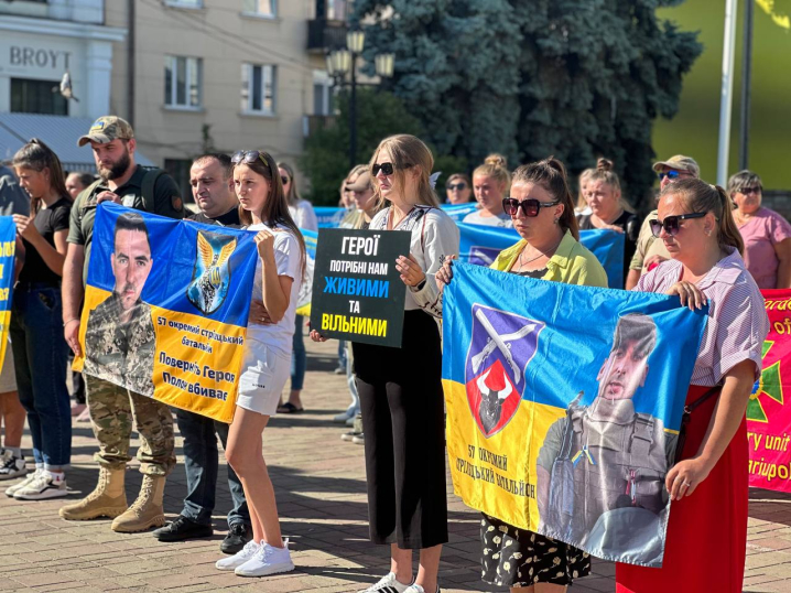 У Чернівцях єпископ та отці помолилися за полонених та зниклих безвісти захисників