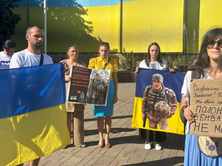 У Чернівцях єпископ та отці помолилися за полонених та зниклих безвісти захисників