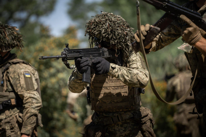 Контракт в ЗСУ: переваги, умови та які вакансії є у військових частинах