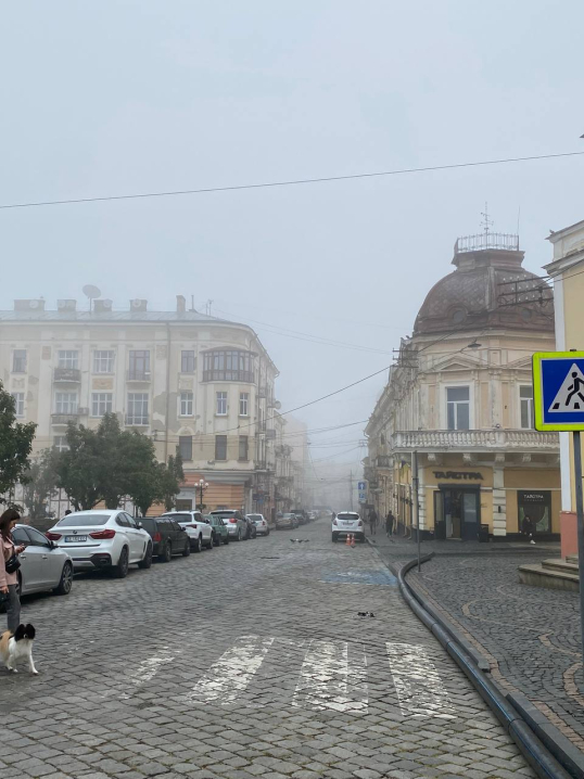 Чернівці накрив туман, температура повітря +16