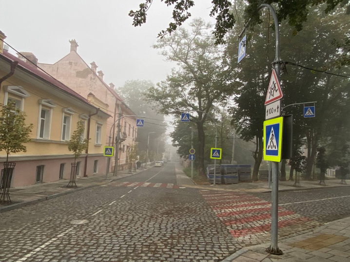 Чернівці накрив туман, температура повітря +16