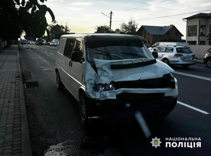 Зіткнулися три автівки, постраждала водійка: подробиці ДТП в Мамаївцях