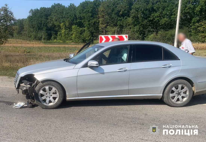 У Романківцях 16-річна дівчинка на мотоциклі врізалася в автівку та зазнала травм