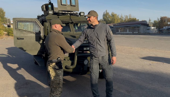 Віталій Кличко: Мій брат Володимир відвіз на Донецький напрямок допомогу – броньовик, дрони, системи РЕБ