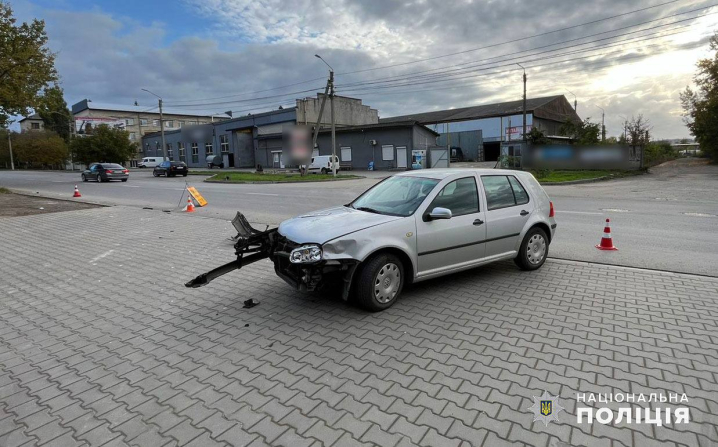 У Чернівцях мотоцикліст врізався у легковик