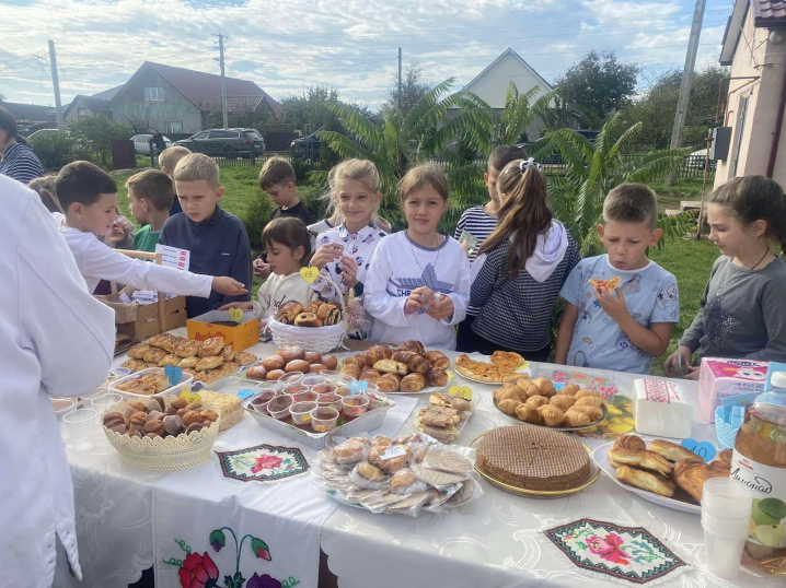 Майже 55 тис. грн зібрали для ЗСУ на благодійному ярмарку у Сокирянському ліцеї