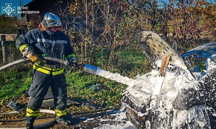 В селі Ошихліби під час руху спалахнула автівка