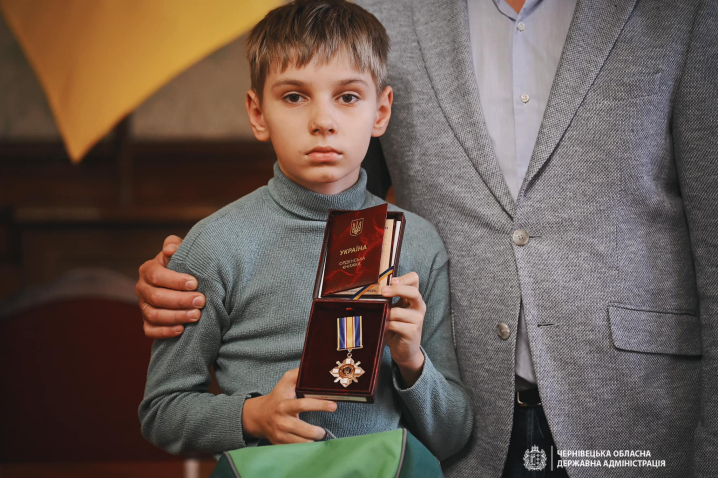 У Чернівцях родинам загиблих захисників вручили посмертні нагороди