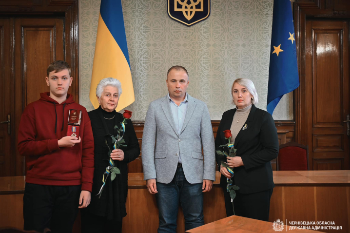 У Чернівцях родинам загиблих захисників вручили посмертні нагороди