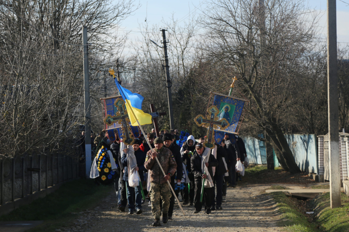 Захищав країну з часів АТО: на Буковині попрощалися з військовим Миколою Угленюком