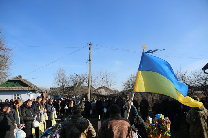 Захищав країну з часів АТО: на Буковині попрощалися з військовим Миколою Угленюком