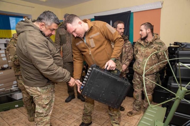 Віталій Кличко в День Гідності та Свободи передав батальйону «Свобода» допомогу від громади Києва