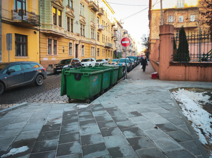 У Чернівцях на вулиці Лесі Українки розширили тротуари