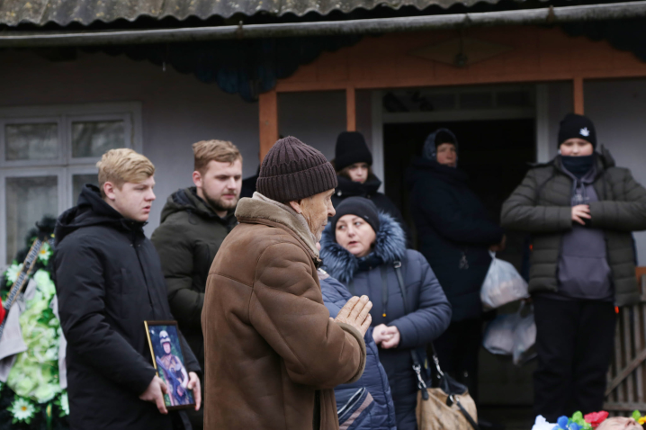 У Кіцманській громаді попрощалися із захисником України Юрієм Задубрівським