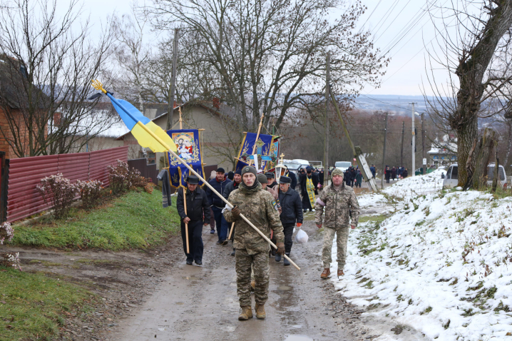 У Кіцманській громаді попрощалися із захисником України Юрієм Задубрівським