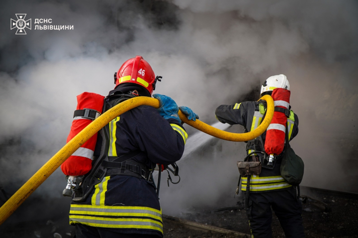 Пошкоджень зазнали 14 регіонів, разом з Буковиною: рятувальники опублікували фото