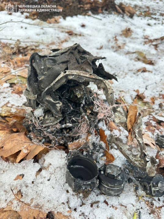 На Буковині ліквідовують наслідки ворожого обстрілу: людям відшкодують збитки