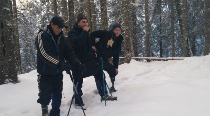 Троє військових з Буковини, які втратили кінцівки на війні, самостійно піднялися на засніжену Говерлу