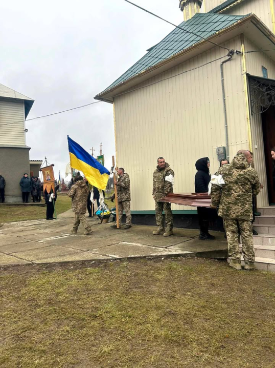 Загинув, рятуючи побратима: військового Дмитра Кузьміна поховали у селі Дубово