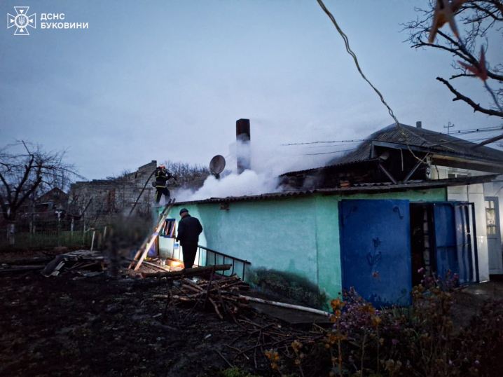 Горіли будівлі та комунальна будівля: на Буковині за добу трапилося 5 пожеж