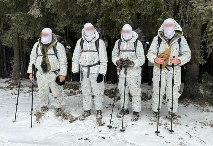 Поблизу Селятина затримали групу добре екіпірованих втікачів у маскувальних костюмах