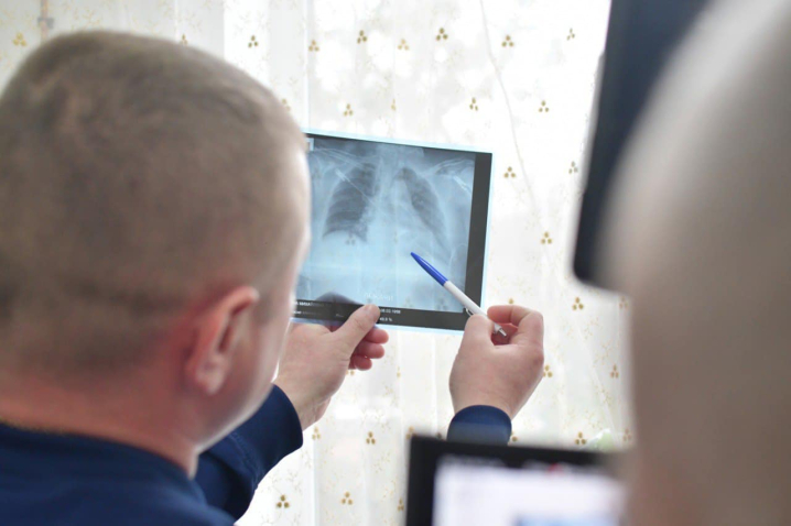 Зупиняли серця: хірурги у Чернівцях виконали дві складні операції на власному обладнанні Зупиняли серця: хірурги у Чернівцях виконали дві складні операції на власному обладнанні