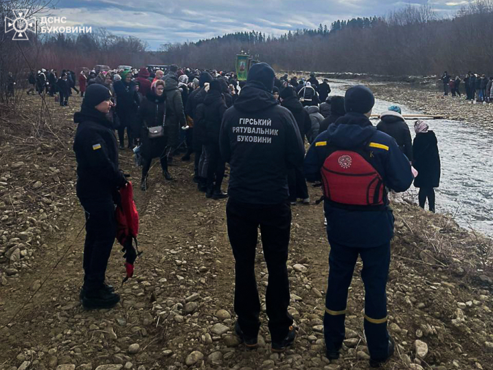 Буковинські рятувальники забезпечили безпеку вірян на Водохреща