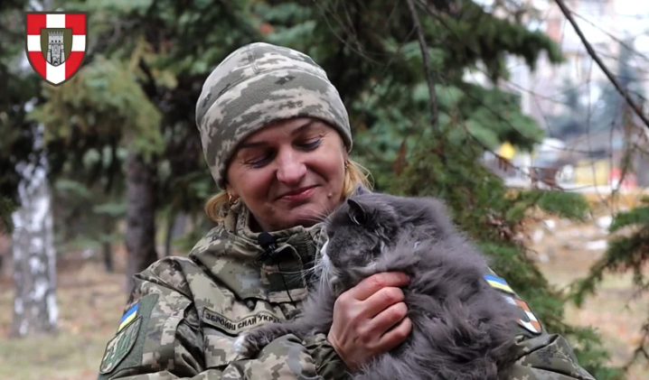 Жителька Волині пішла служити до війська разом із котом. Не мала з ким його залишити вдома