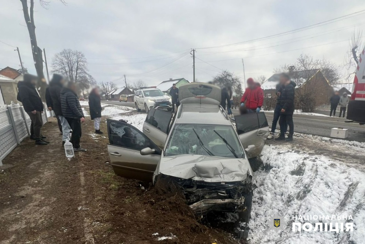 У селі Стара Жадова зіштовхнулися два авто: травмований у лікарні