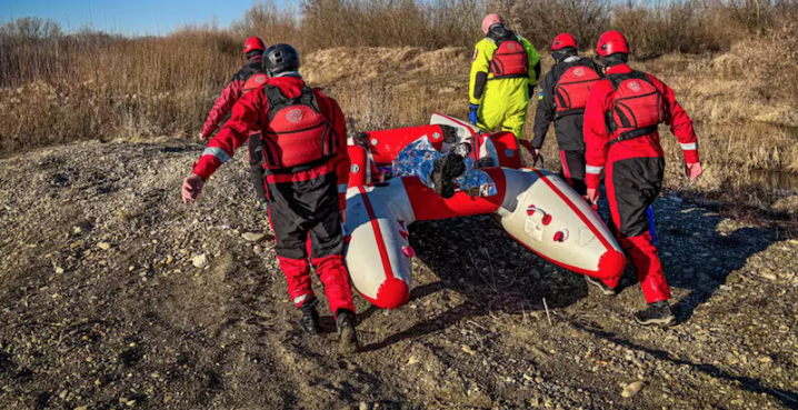 Неподалік Чернівців з річки Прут надзвичайники дістали тіло потопельника