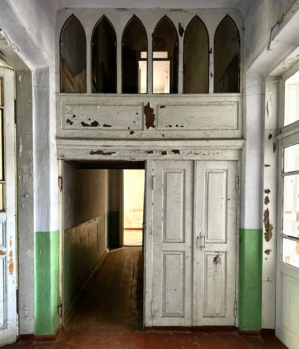 У сусідній з Буковиною області продають розкішний палац із баштою в історичному парку У сусідній з Буковиною області продають розкішний палац із баштою в історичному парку