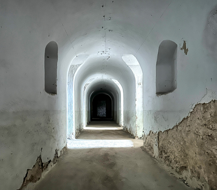 У сусідній з Буковиною області продають розкішний палац із баштою в історичному парку У сусідній з Буковиною області продають розкішний палац із баштою в історичному парку