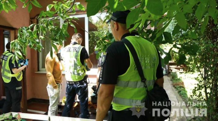 На Буковині двоє братів сидітимуть 15 років у в'язниці за жорстоке вбивство подружжя На Буковині двоє братів сидітимуть 15 років у в'язниці за жорстоке вбивство подружжя