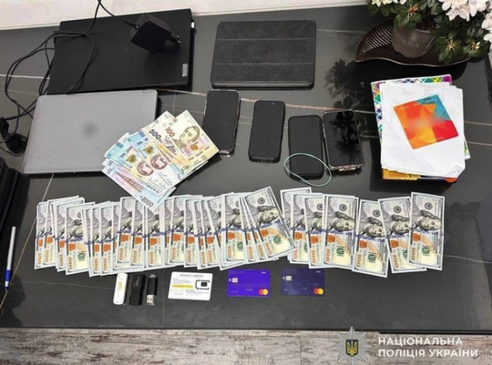 На Закарпатті викрили схему за участі прикордонників, які заробили на ухилянтах 500 тис. доларів На Закарпатті викрили схему за участі прикордонників, які заробили на ухилянтах 500 тис. доларів