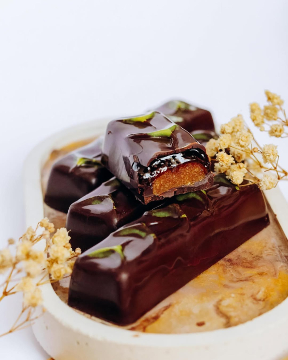 Без молока та цукру: у Чернівцях створюють веганський шоколад Без молока та цукру: у Чернівцях створюють веганський шоколад