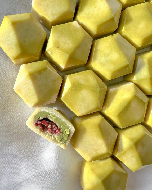 Без молока та цукру: у Чернівцях створюють веганський шоколад Без молока та цукру: у Чернівцях створюють веганський шоколад