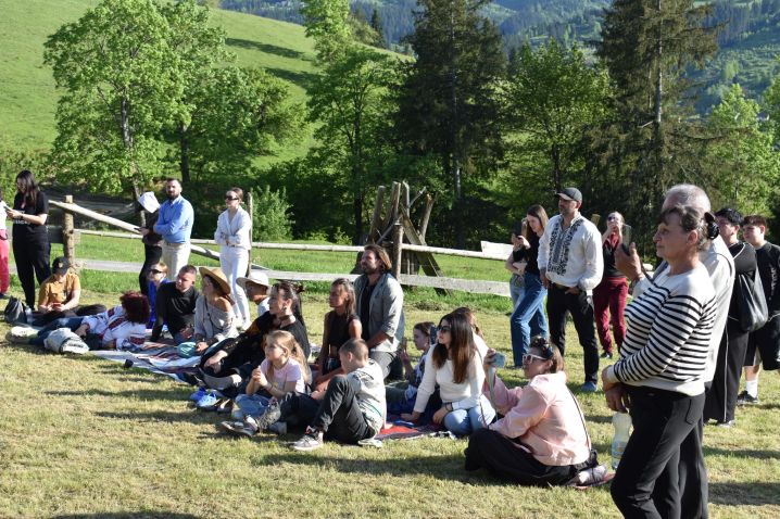 У Путилі триває благодійний фестиваль "Купол фест" У Путилі триває благодійний фестиваль "Купол фест"