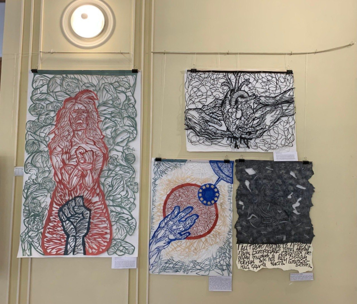 У Чернівецькому художньому музеї відкрили виставку львівської мисткині «Україна в огні» У Чернівецькому художньому музеї відкрили виставку львівської мисткині «Україна в огні»