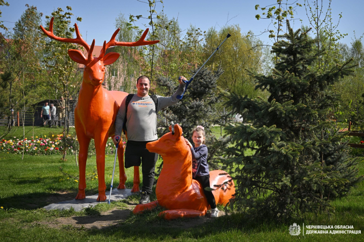 Лікування мандрами: військовим, які проходять реабілітацію на Буковині провели екскурсію краєм Лікування мандрами: військовим, які проходять реабілітацію на Буковині провели екскурсію краєм