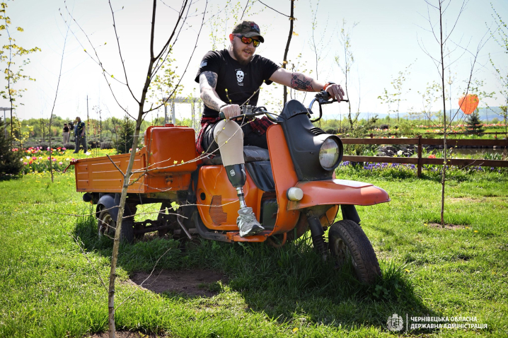 Лікування мандрами: військовим, які проходять реабілітацію на Буковині провели екскурсію краєм Лікування мандрами: військовим, які проходять реабілітацію на Буковині провели екскурсію краєм