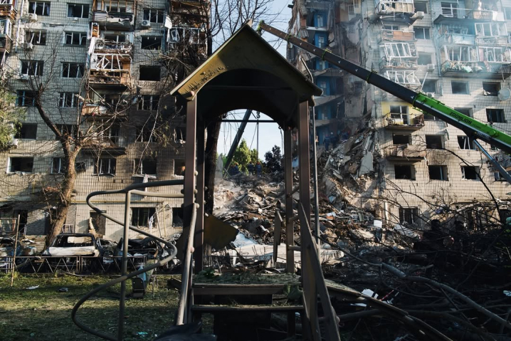 Жахлива ракетна атака на Київ: 15 людей загинули та 114 поранено (фото) Жахлива ракетна атака на Київ: 15 людей загинули та 114 поранено (фото)