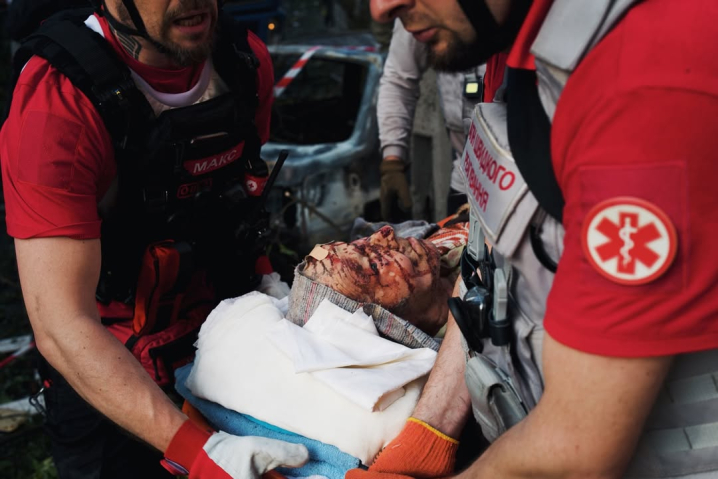 Жахлива ракетна атака на Київ: 15 людей загинули та 114 поранено (фото) Жахлива ракетна атака на Київ: 15 людей загинули та 114 поранено (фото)