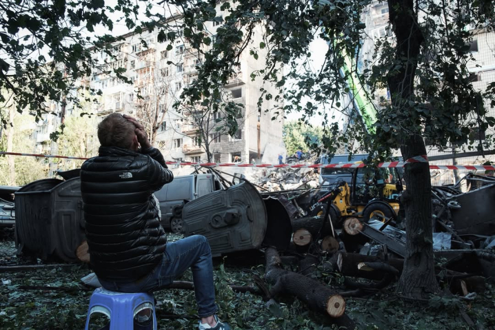 Жахлива ракетна атака на Київ: 15 людей загинули та 114 поранено (фото) Жахлива ракетна атака на Київ: 15 людей загинули та 114 поранено (фото)