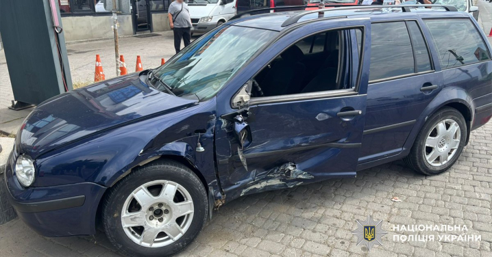 Аварія з трьома авто у Мамаївцях. Травмувався пішохід Аварія з трьома авто у Мамаївцях. Травмувався пішохід