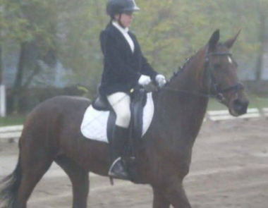 У сідлі з дитинства: як Анастасія Бережинська розвиває кінний спорт у Чернівцях