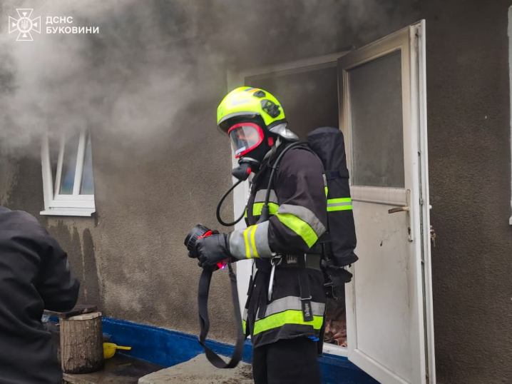 На Буковині горіли два житлові будинки На Буковині горіли два житлові будинки