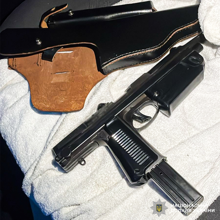 Чернівчанин незаконно збував вогнепальну зброю і боєприпаси Чернівчанин незаконно збував вогнепальну зброю і боєприпаси