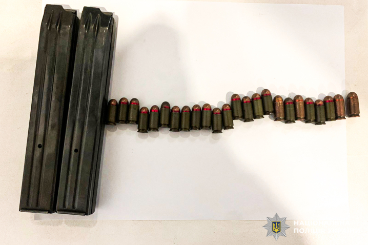 Чернівчанин незаконно збував вогнепальну зброю і боєприпаси Чернівчанин незаконно збував вогнепальну зброю і боєприпаси