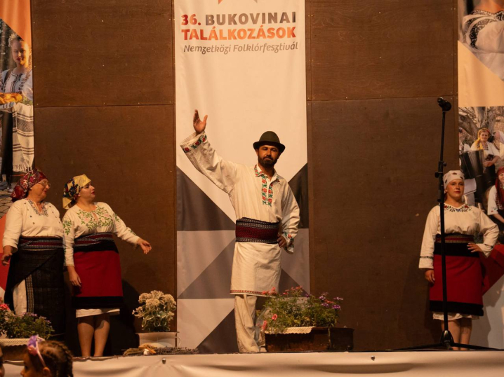 Хотинські колективи представили Буковину на Міжнародному фольклорному фестивалі в Угорщині Хотинські колективи представили Буковину на Міжнародному фольклорному фестивалі в Угорщині